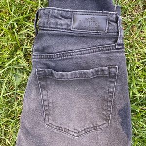 Hollister Ultra High-Rise Mom Jean